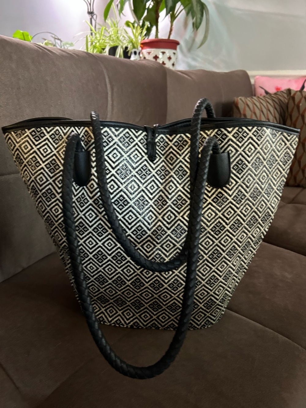 Straw Diamond-Pattern Tote Bag in Black & Cream Newman Markus